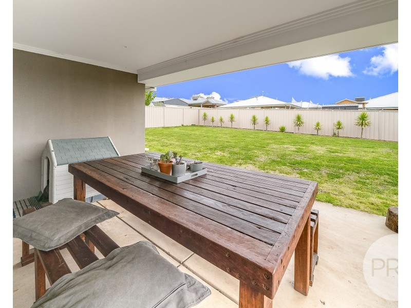 14 Charlton Street, Boorooma NSW 2650