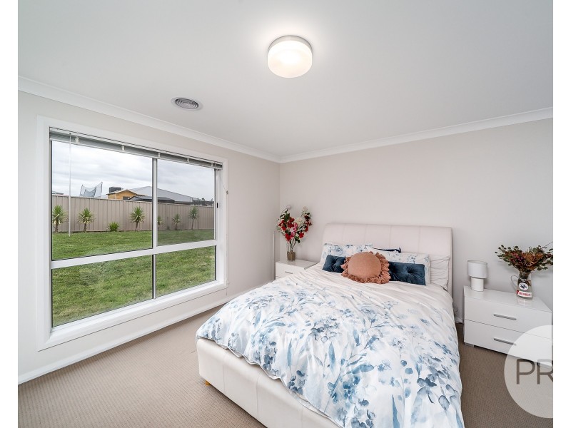 14 Charlton Street, Boorooma NSW 2650