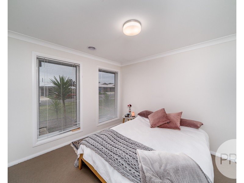 14 Charlton Street, Boorooma NSW 2650