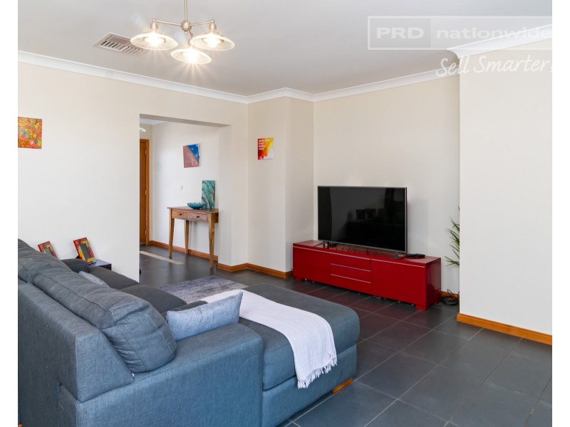 26 Dundale Crescent, Estella NSW 2650