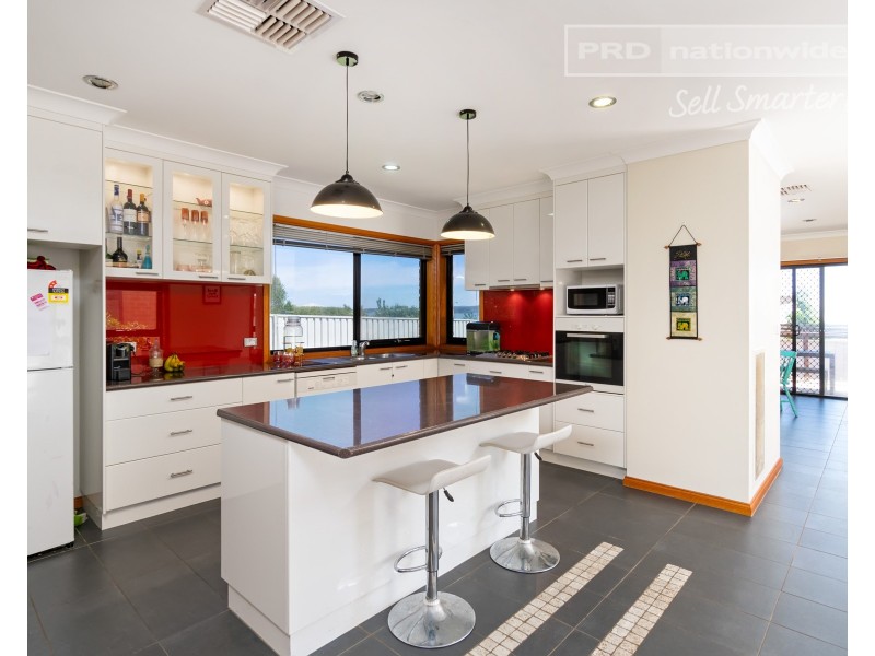 26 Dundale Crescent, Estella NSW 2650