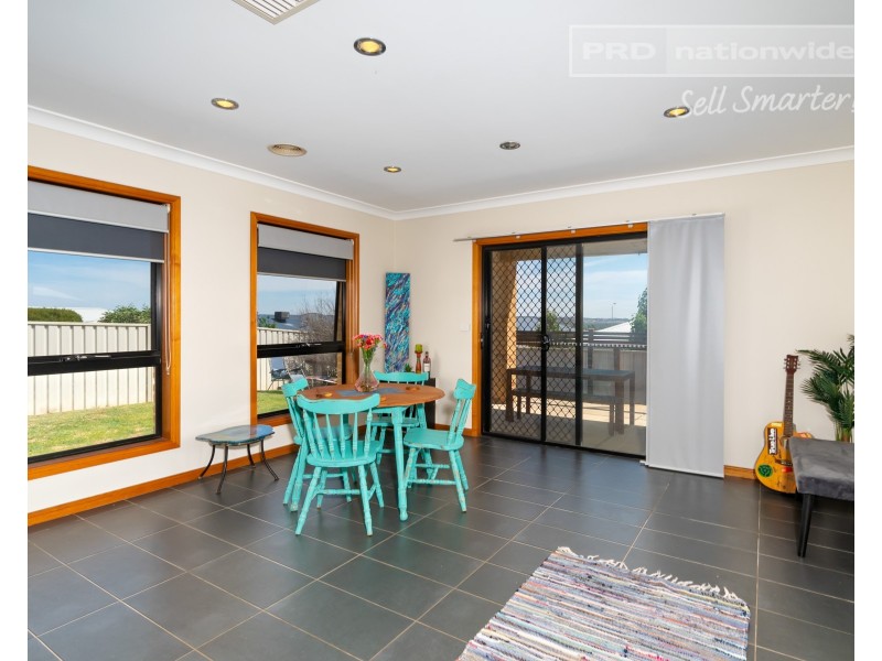 26 Dundale Crescent, Estella NSW 2650