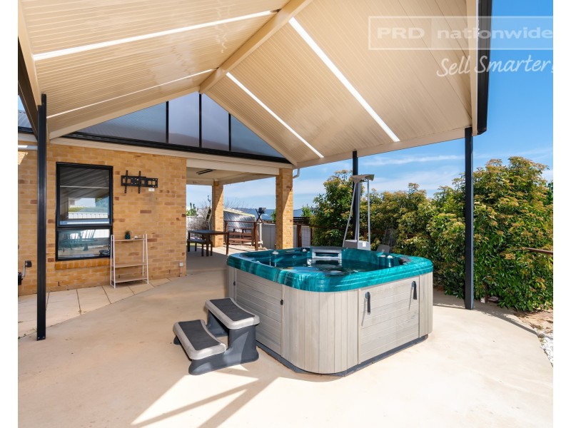 26 Dundale Crescent, Estella NSW 2650