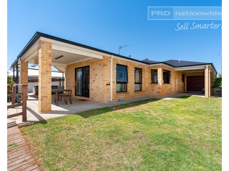 26 Dundale Crescent, Estella NSW 2650