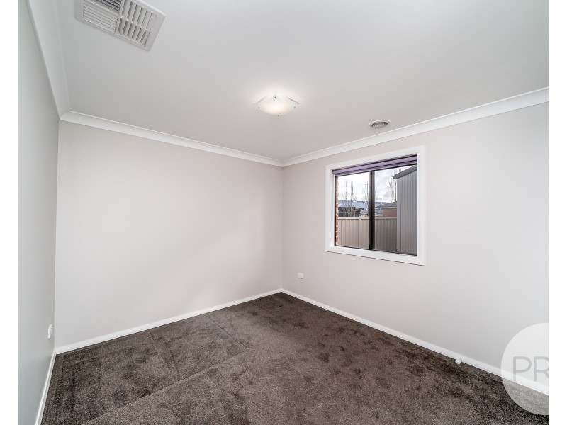10 Ross Parkway, Gobbagombalin NSW 2650