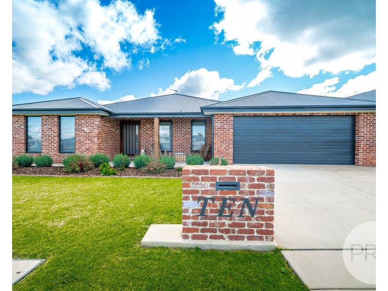 10 Ross Parkway, Gobbagombalin NSW 2650