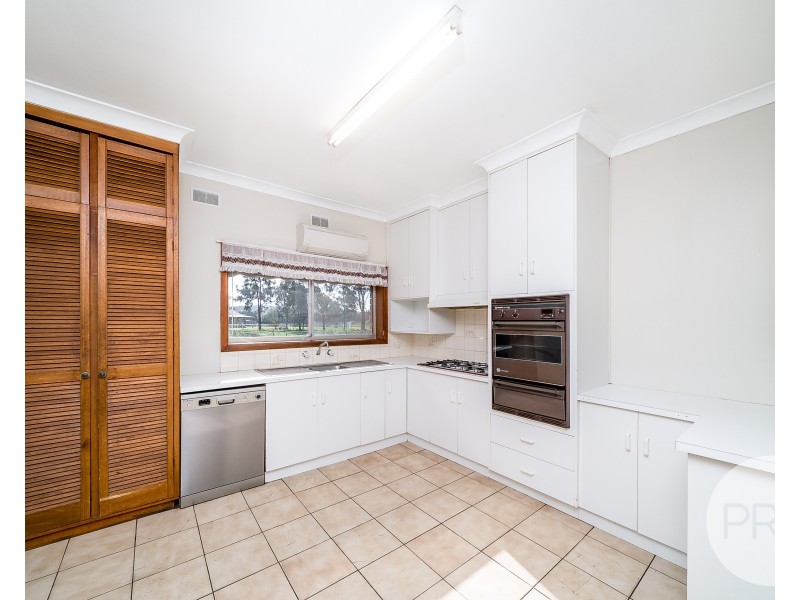 3 Maple Road, Lake Albert NSW 2650