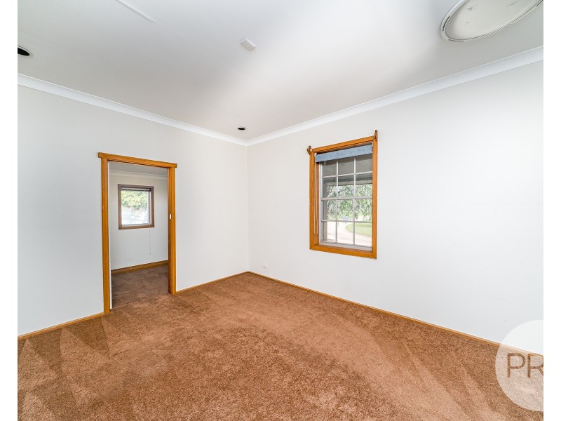 3 Maple Road, Lake Albert NSW 2650