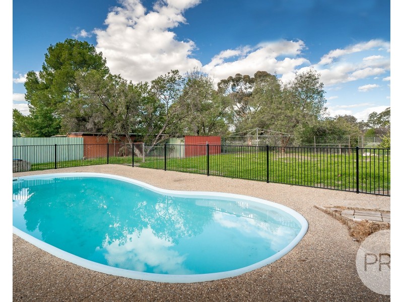 3 Maple Road, Lake Albert NSW 2650