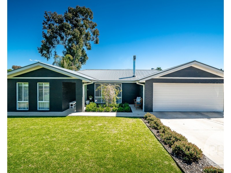 54 Main Street, Lake Albert NSW 2650