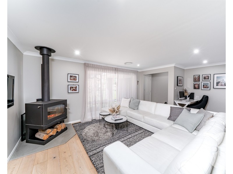 54 Main Street, Lake Albert NSW 2650