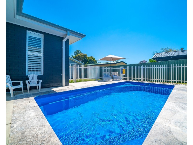 54 Main Street, Lake Albert NSW 2650
