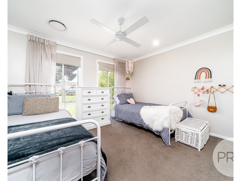 54 Main Street, Lake Albert NSW 2650