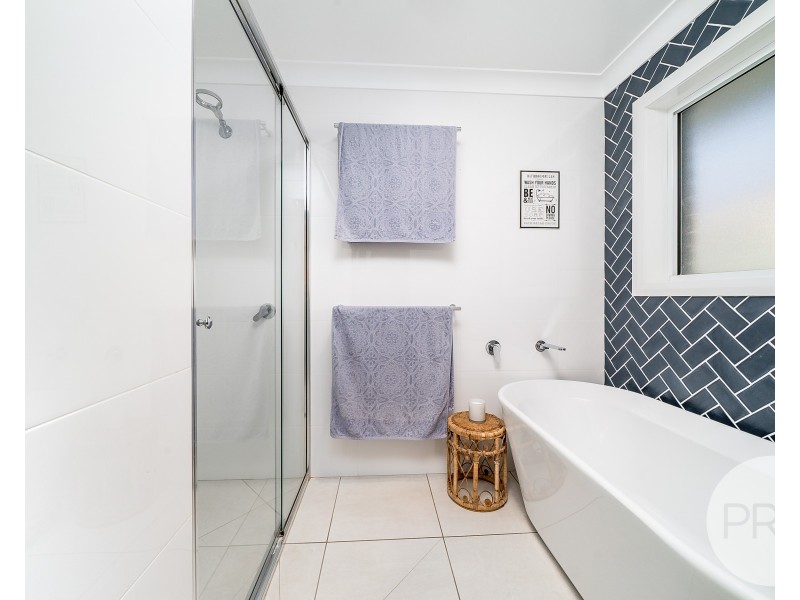 54 Main Street, Lake Albert NSW 2650