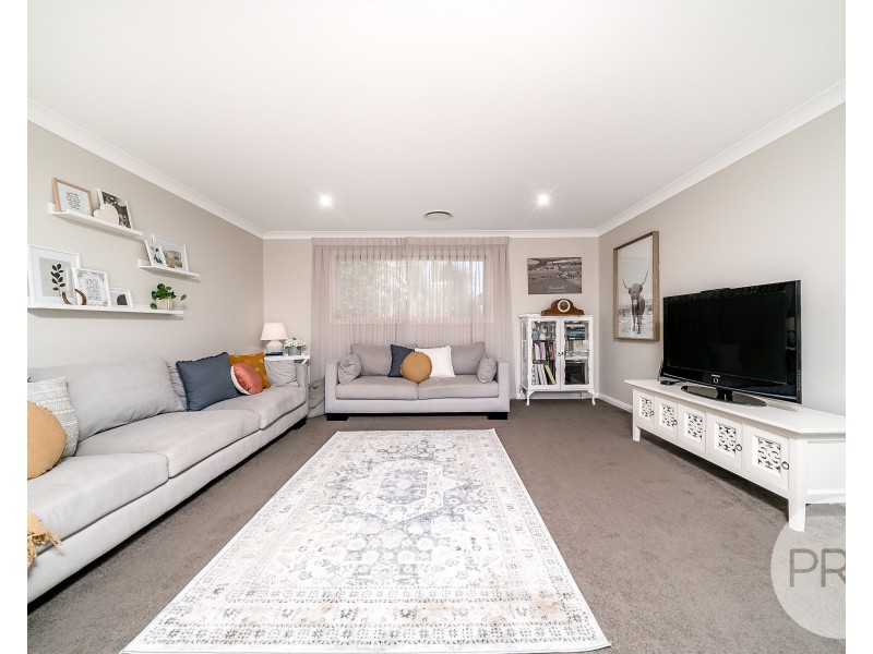 54 Main Street, Lake Albert NSW 2650