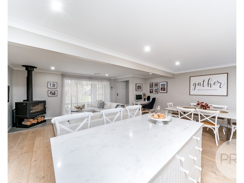 54 Main Street, Lake Albert NSW 2650