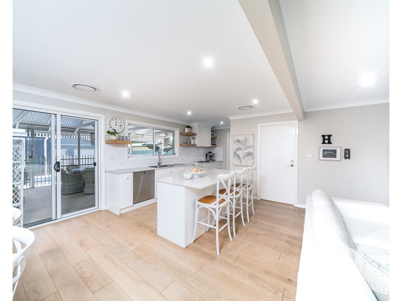 54 Main Street, Lake Albert NSW 2650