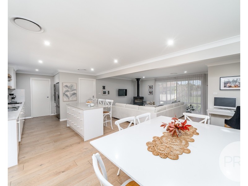 54 Main Street, Lake Albert NSW 2650