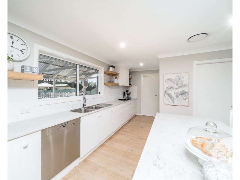 54 Main Street, Lake Albert NSW 2650