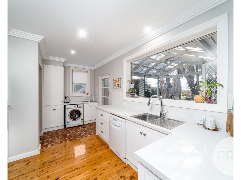 27 Garland Street, Turvey Park NSW 2650