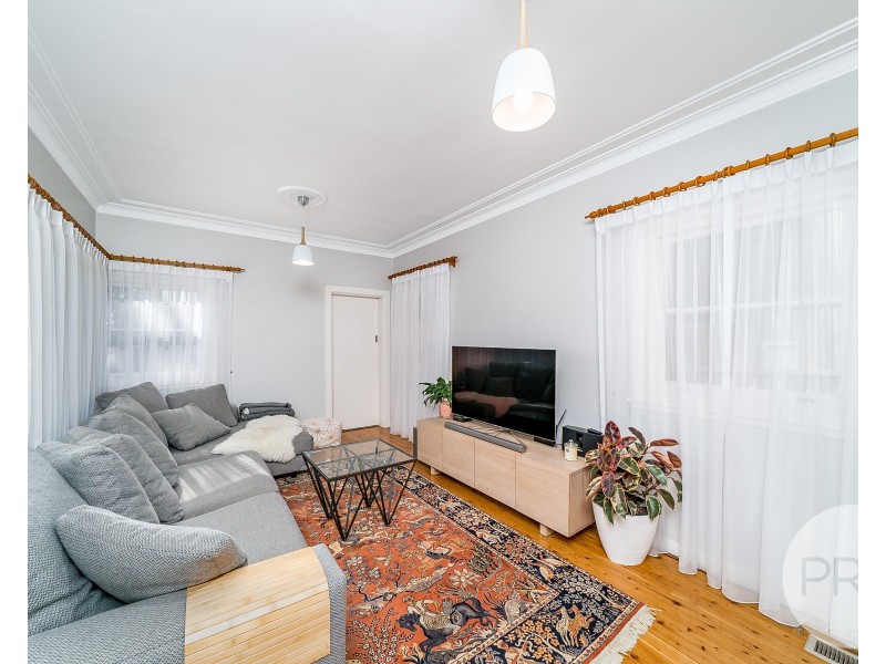 27 Garland Street, Turvey Park NSW 2650