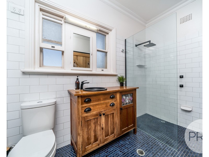 27 Garland Street, Turvey Park NSW 2650