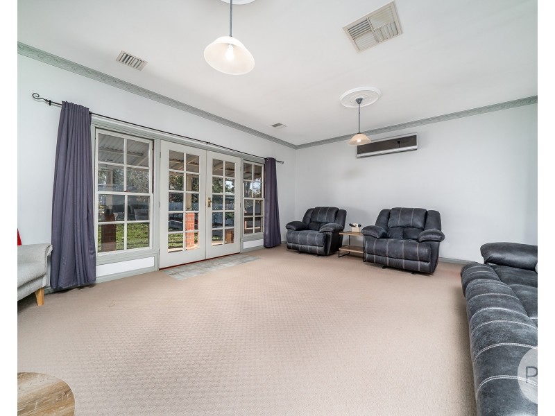 8 Dalton Street, Turvey Park NSW 2650