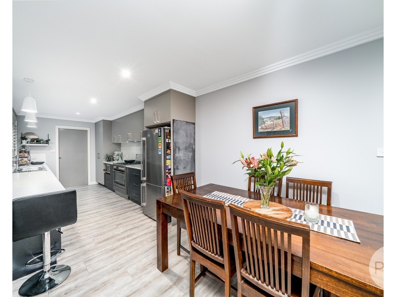 4 Magnolia Parade, Lake Albert NSW 2650