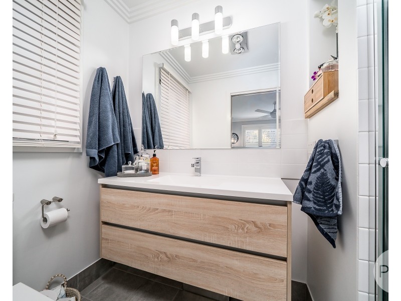 4 Magnolia Parade, Lake Albert NSW 2650