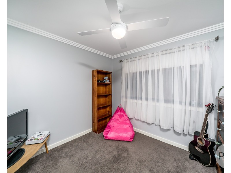 4 Magnolia Parade, Lake Albert NSW 2650