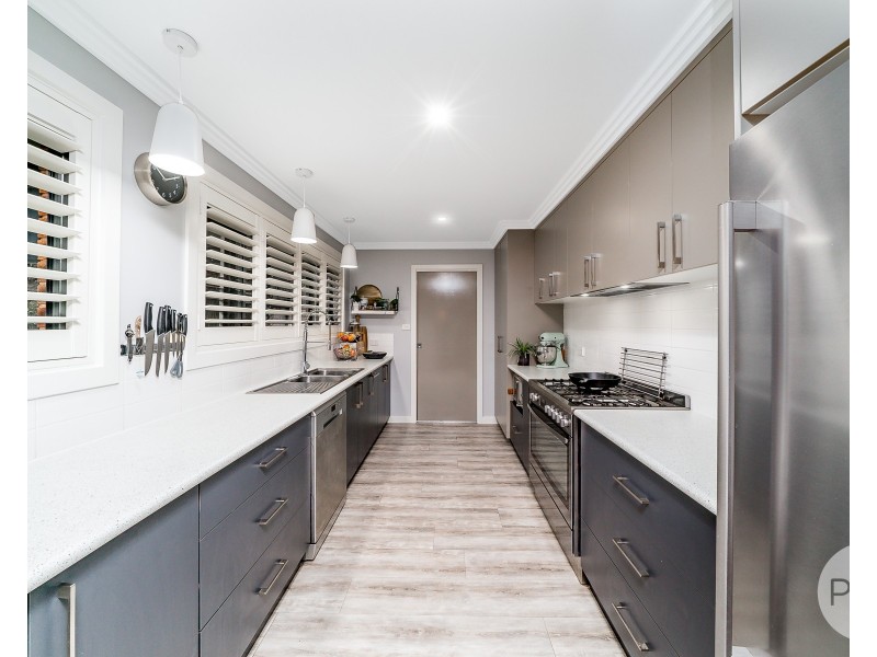 4 Magnolia Parade, Lake Albert NSW 2650