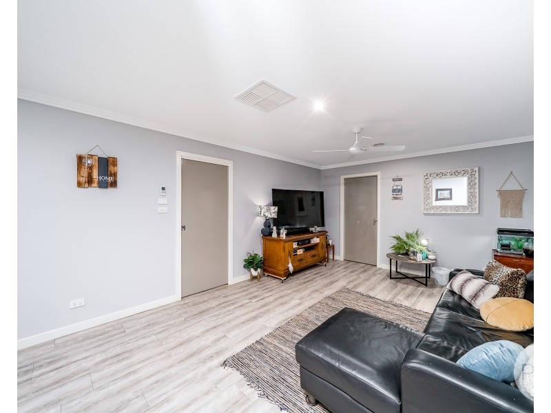 4 Magnolia Parade, Lake Albert NSW 2650
