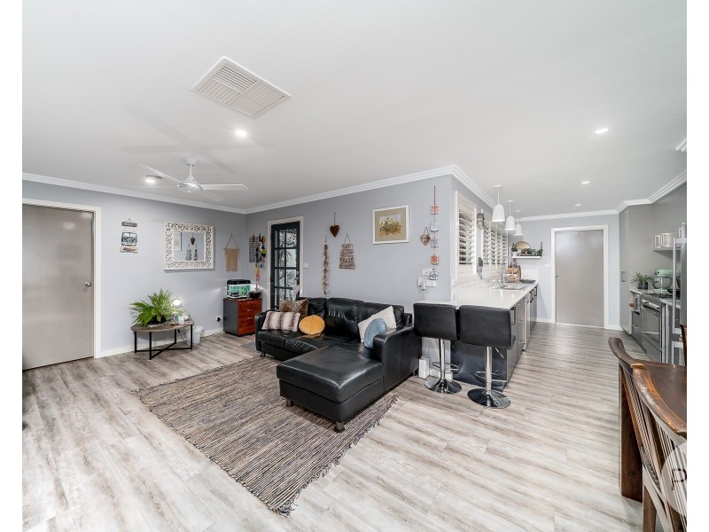 4 Magnolia Parade, Lake Albert NSW 2650