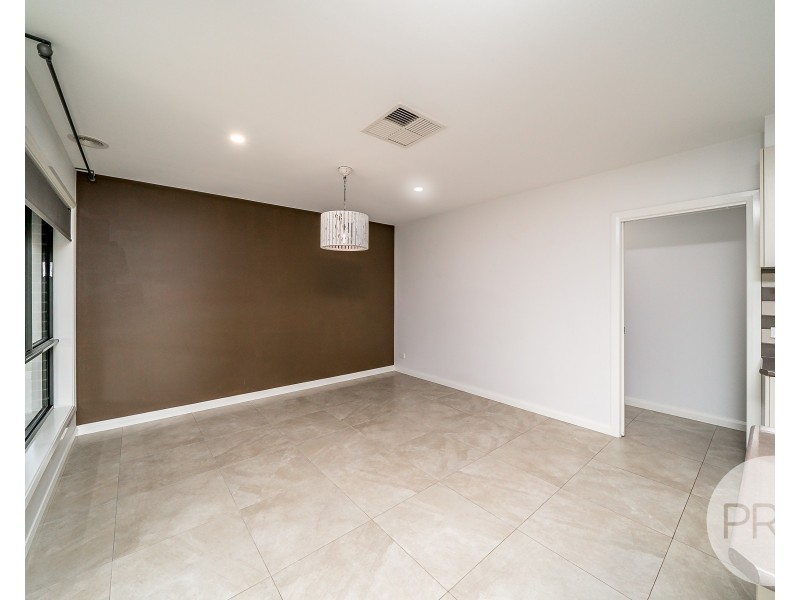 43 Barmedman Avenue, Gobbagombalin NSW 2650