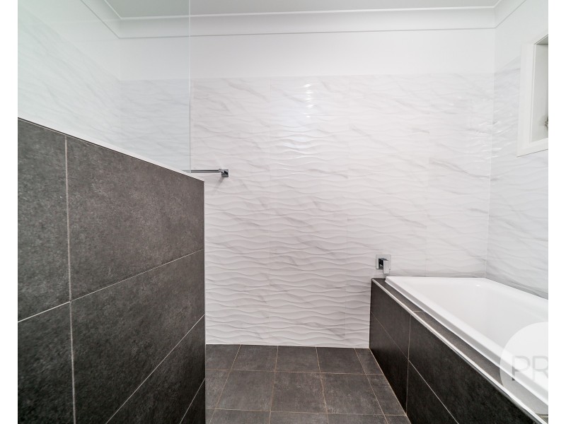 43 Barmedman Avenue, Gobbagombalin NSW 2650