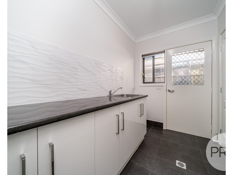 43 Barmedman Avenue, Gobbagombalin NSW 2650