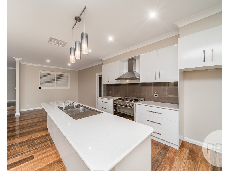 4 Watson Boulevard, Lloyd NSW 2650