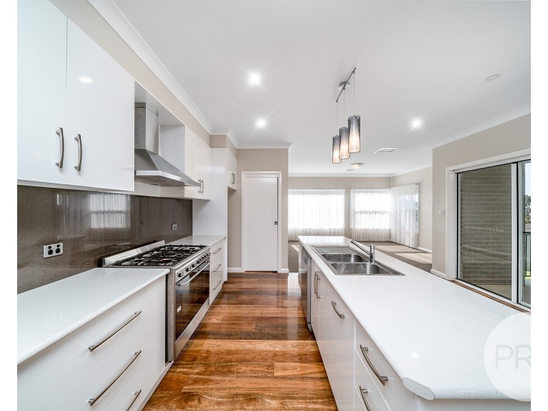 4 Watson Boulevard, Lloyd NSW 2650