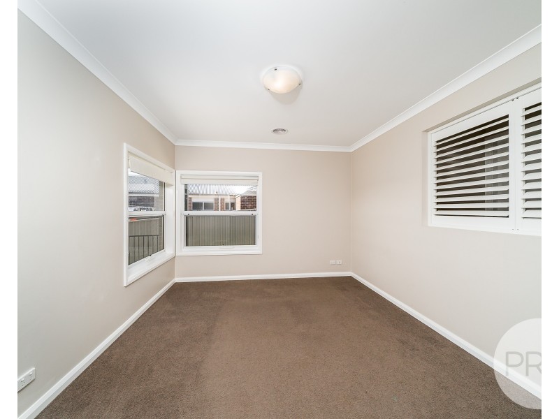 4 Watson Boulevard, Lloyd NSW 2650