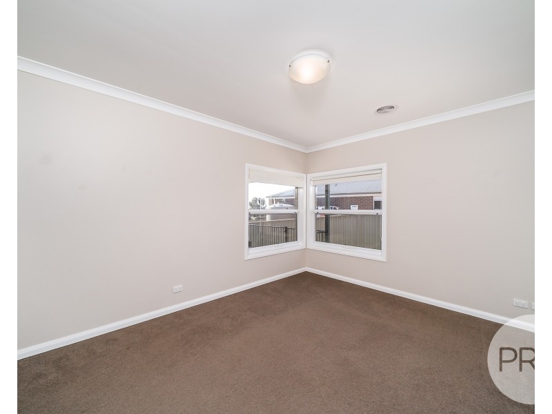 4 Watson Boulevard, Lloyd NSW 2650