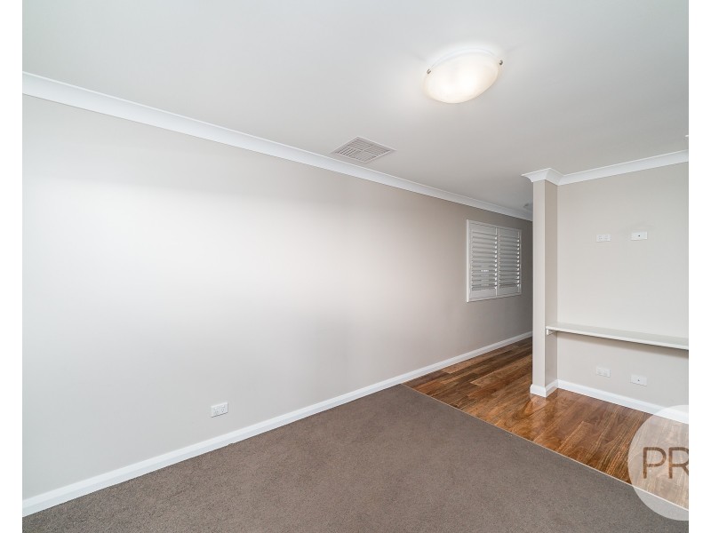 4 Watson Boulevard, Lloyd NSW 2650