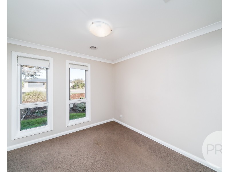 4 Watson Boulevard, Lloyd NSW 2650