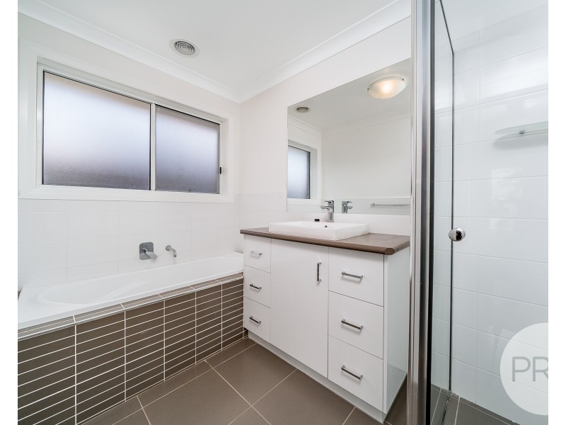 4 Watson Boulevard, Lloyd NSW 2650