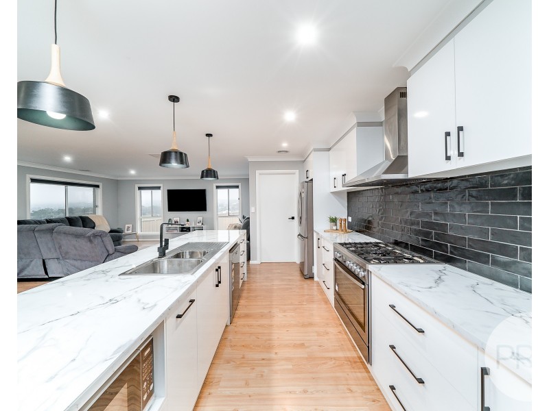 16 Ansett Street, Lloyd NSW 2650