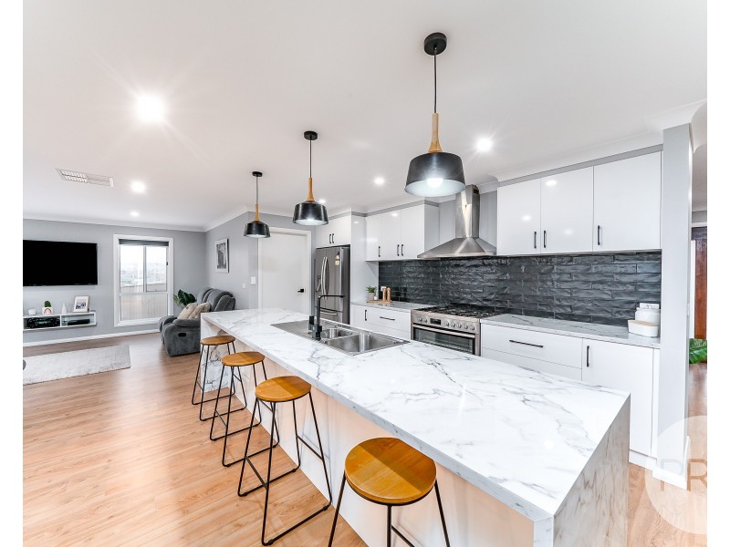 16 Ansett Street, Lloyd NSW 2650