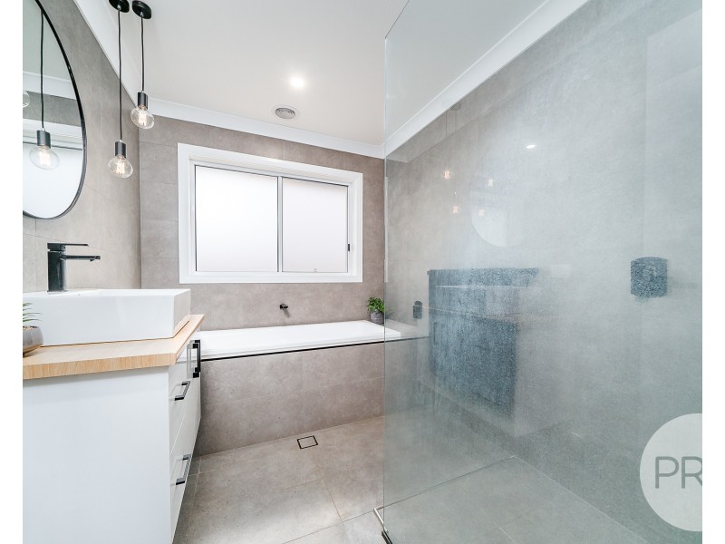 16 Ansett Street, Lloyd NSW 2650