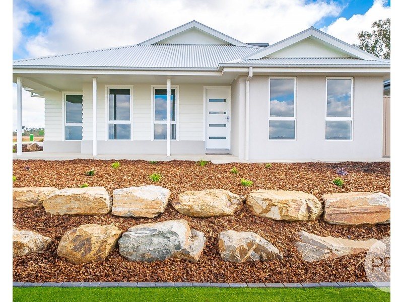 34 Watson Boulevard, Lloyd NSW 2650