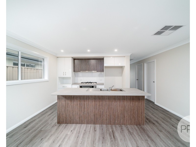 34 Watson Boulevard, Lloyd NSW 2650