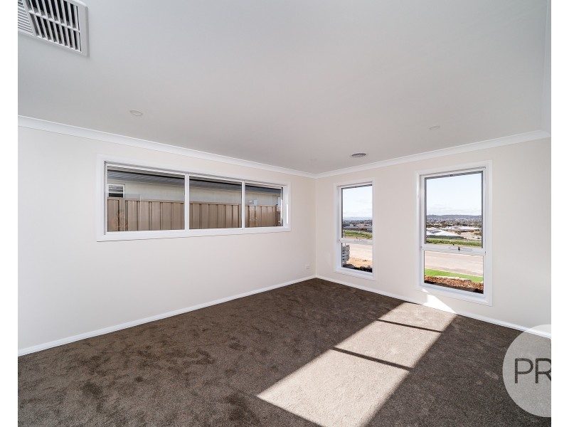 34 Watson Boulevard, Lloyd NSW 2650