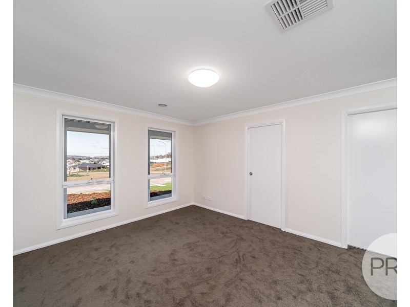 34 Watson Boulevard, Lloyd NSW 2650